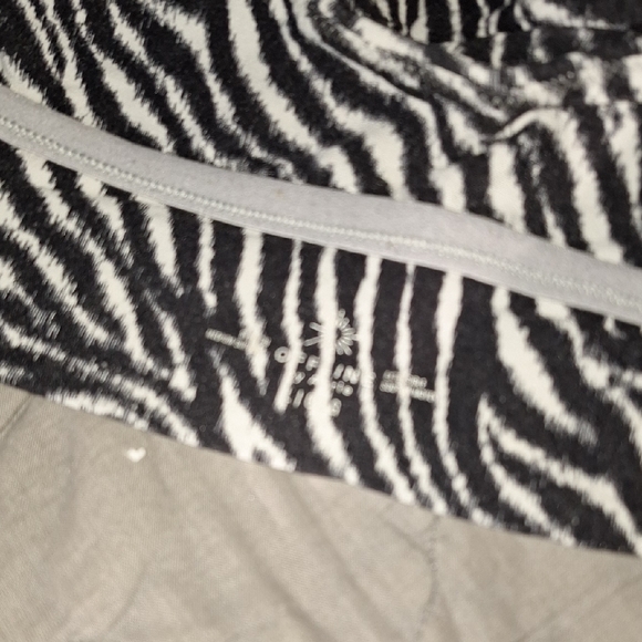 AERIE Zebra Print Sports Bra - Picture 3 of 3